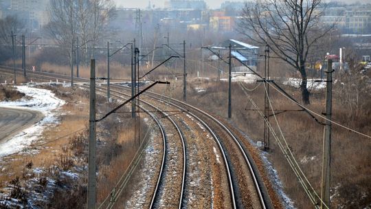 Tragiczne potrącenie na torach w gminie Jastrzębia – nie żyje 61-letni mężczyzna