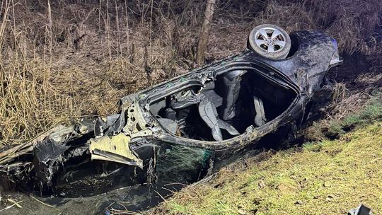 Tragiczny wypadek na drodze wojewódzkiej. Jedna osoba nie żyje, trzy trafiły do szpitala