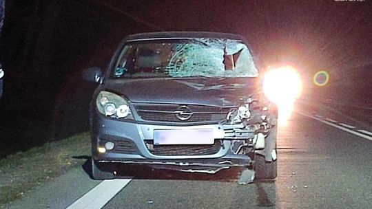 Tragiczny wypadek pod Przysuchą. Mężczyzna wbiegł wprost pod nadjeżdżające auto?