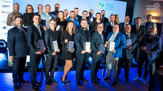 Transformacja Biznesu: Szkoła Lidera i przemiany cyfrowe w polskim przemyśle