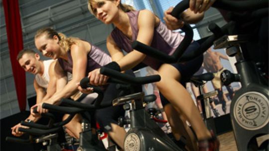 Trening interwałowy na rowerze stacjonarnym