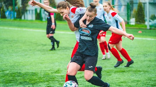 Trudny rywal piłkarek HydroTrucku