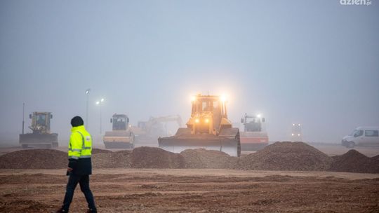 Trwa budowa pasa startowego. Zobacz zdjęcia