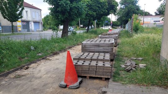 Trwa budowa ścieżki rowerowej na ul. Okulickiego