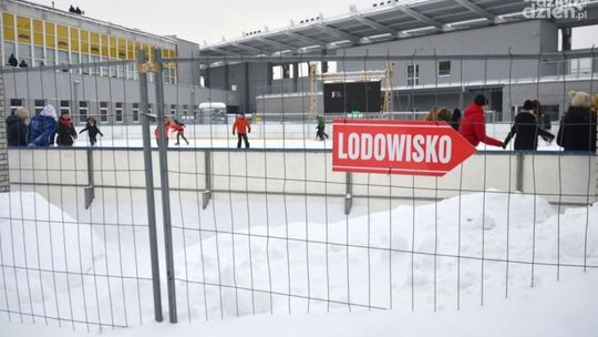 Trwa montaż sztucznego lodowiska