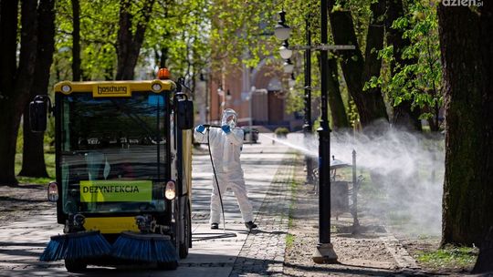 Trwa odkażanie w miejskich parkach
