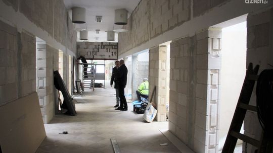 Trwa przebudowa pawilonu handlowego w Szydłowcu. Powstanie tam Klub Seniora