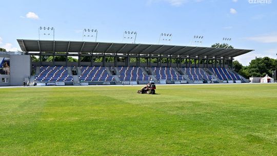 Trwają prace dostosowujące stadion MOSiR do wymogów PKO Ekstraklasy