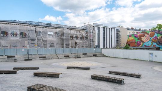 Trwają prace nad elewacją Hotelu Hilton