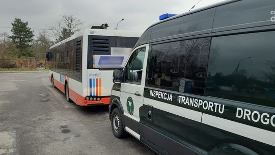 Trzy autobusy miejskie z usterkami