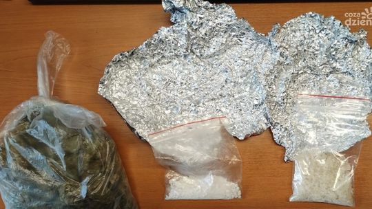 Trzymał narkotyki za kuchenną szafką