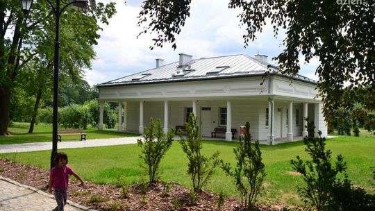 Turysto, siądź pod mym liściem...