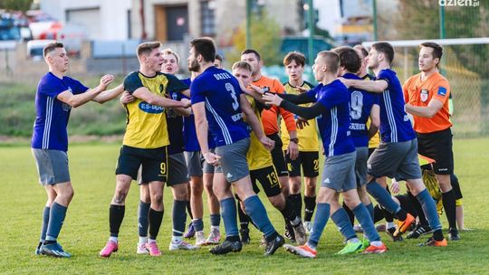 Tymex Liga Okręgowa: 13 goli Warki, Jodła na szczycie, Młodzik remisuje