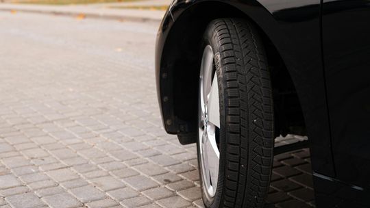 Ubezpieczenie szyb i opon – czy warto dokupić te dodatki do podstawowego OC? Ubezpieczenie szyb i opon – czy warto dokupić te dodatki do podstawowego OC?