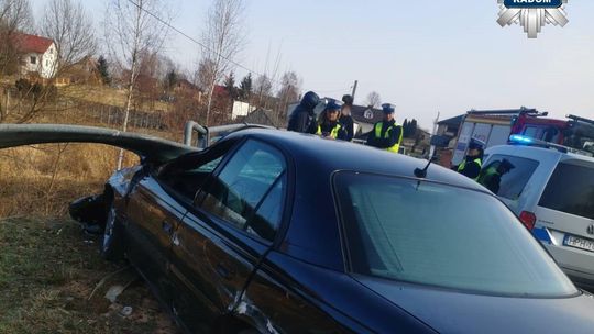 Uciekał przed policją, uderzył w bariery! 17-latek będzie miał teraz problemy