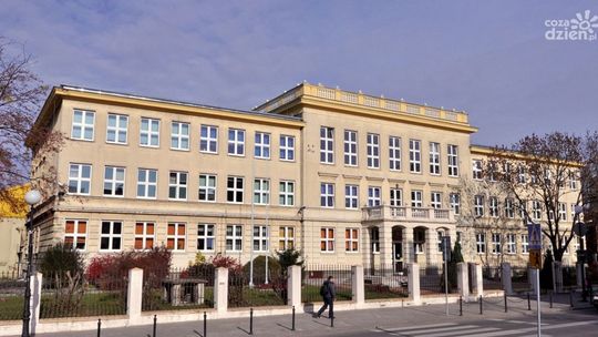 Uczeń "Kochanowskiego" II w Polsce