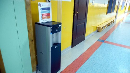 Uczniowie chętnie piją "kranówę"