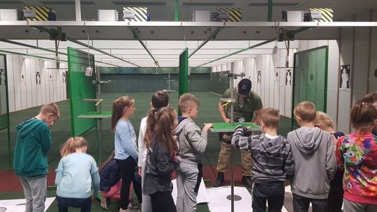 Uczniowie odwiedzili komendę