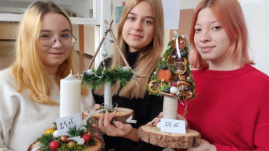 Uczniowie XII LO w Radomiu pomagają potrzebującym