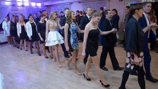 Uczniowie z CKU odtańczyli poloneza