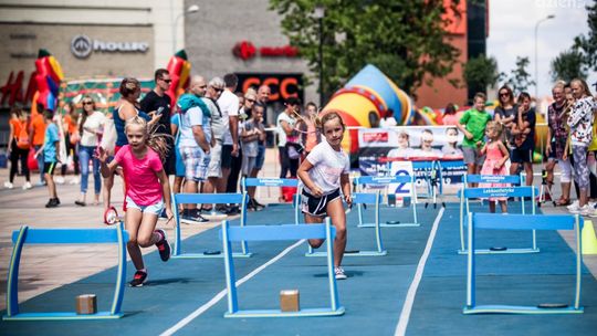 Udany piknik lekkoatletyczny. Najmłodsi biegali i rzucali w centrum Radomia