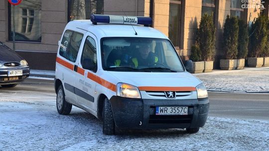 Uderzył w cmentarny płot i odjechał