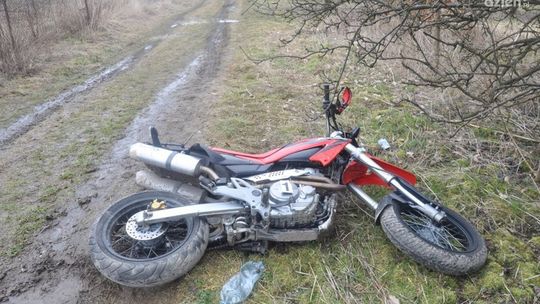 Ukradli motocykl, części i elektronarzędzia 