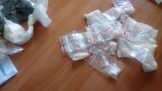 Ukrywali narkotyki w łóżku i garażu 