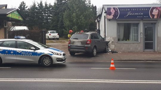 Ul. Limanowskiego. 76-latka wjechała w budynek