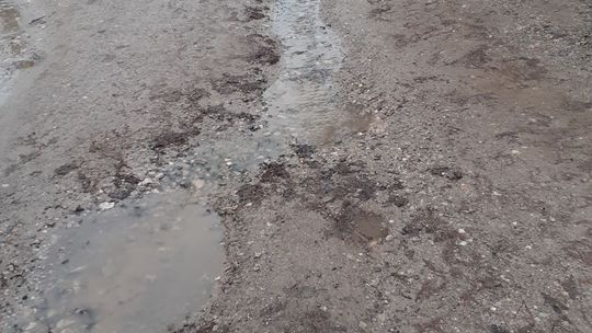 Ul. Orna tonie w błocie