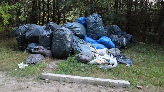 UL. PÓŁNOCNA! KTOŚ WYRZUCIŁ TONY ŚMIECI!