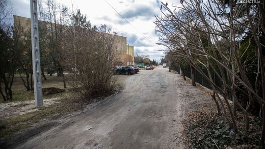 Ul. Pośrednia bez kanalizacji i progów zwalniających