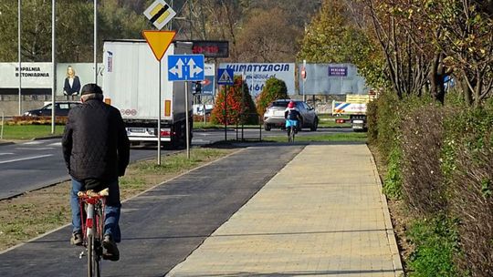Ul. Żółkiewskiego. Chodnik i droga dla rowerów gotowe