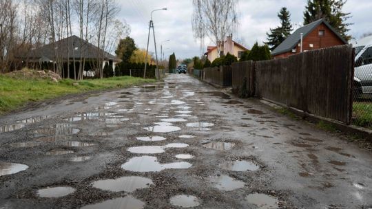 Ulica na południu Radomia w fatalnym stanie. Mieszkańcy mają dość! "Jesteśmy oszukiwani od wyborów do wyborów"