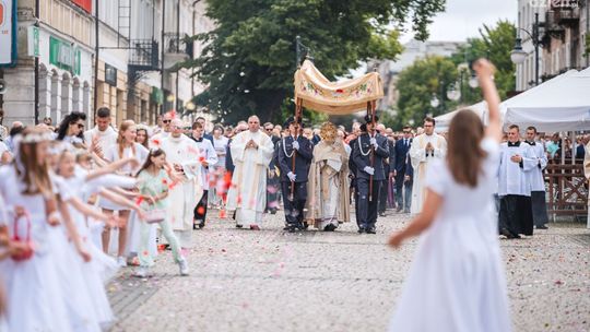 Ulicami Radomia przeszły procesje Bożego Ciała Ulicami Radomia przeszły procesje Bożego Ciała