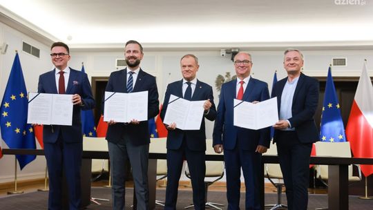 Umowa koalicyjna podpisana. Jaki program i podział funkcji w rządzie?