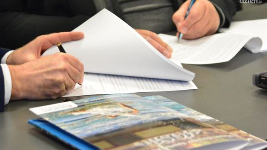 Umowa na halę i stadion podpisana