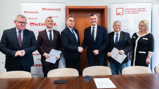 Umowy na dwie ważne inwestycje w gminach Zakrzew i Jedlnia-Letnisko