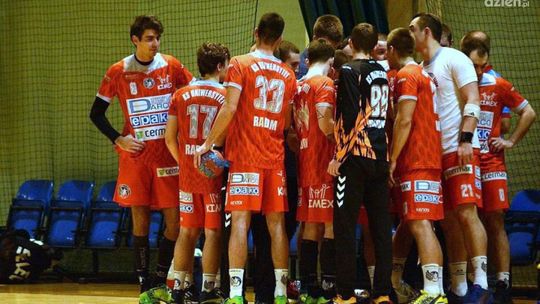 Uniwersytet zaczyna sparingi