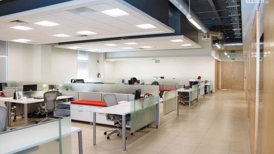 Urządzenia wielofunkcyjne biurowe – jak wybrać najlepszy sprzęt dla Twojego biura?