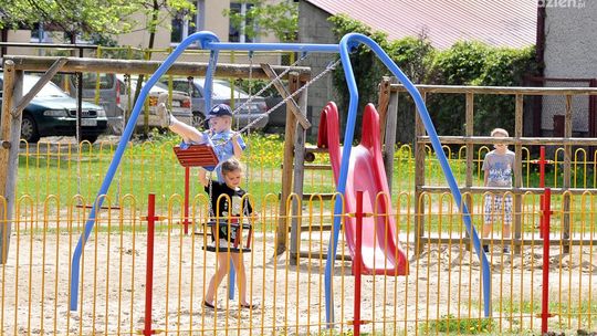 USTRONIE. Rozbudowują place zabaw