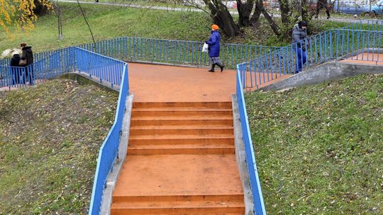 USTRONIE: Znikła rdza ze schodów