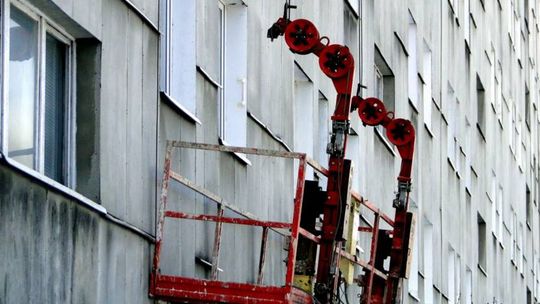 Usuną eternit z kolejnych wieżowców na Ustroniu