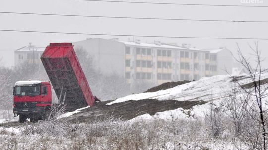 Usypują nową górkę saneczkową na Ustroniu