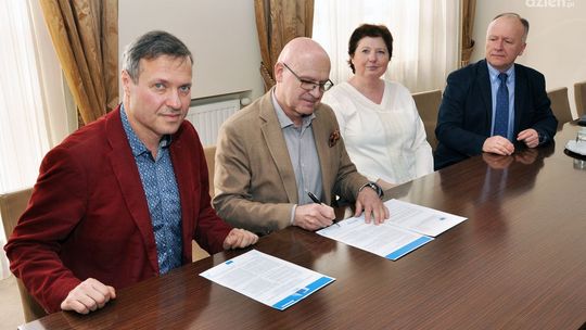 UTH. Karta Erasmus podpisana