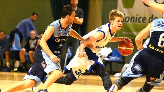 UTH ROSA wygrywa przed własną publicznością