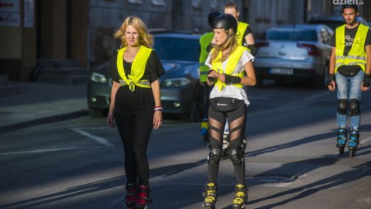 Utrudnienia podczas przejazdu rolkarzy