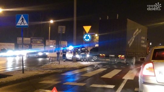 UWAGA! Kolizja na rondzie kozienickim