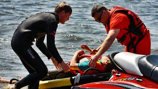 Uważajmy nad wodą! Najwięcej utonięć po alkoholu