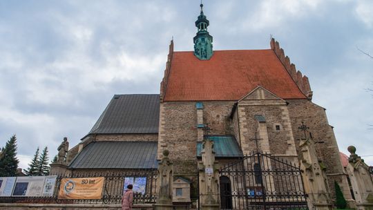 W gotyckiej świątyni